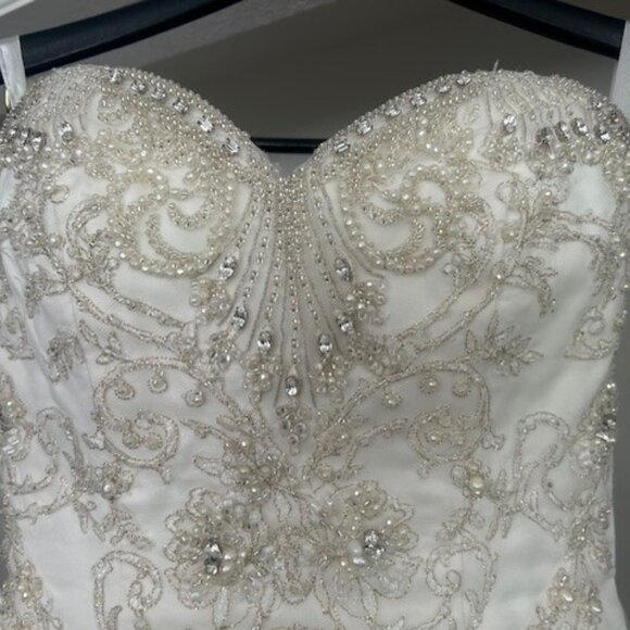 Custom wedding gown - Picture 2 of 16